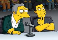 Die Simpsons – Moe (l.) macht Karriere. Bei einem Hundewettbewerb erweist er sich als witziger und scharfzüngiger Juror und wird deshalb prompt fürs Fernsehen entdeckt. In der Jury von "American Idol" findet er nun Platz neben Simon Cowell (r.), der jedoch Angst um seinen Ruf hat ...