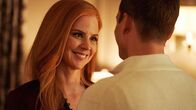 Suits – Harvey (Gabriel Macht) und Donna (Sarah Rafferty) haben endlich zueinander gefunden. Wie wird sich ihre Beziehung entwickeln nach der ersten gemeinsamen Nacht? Eine Bedrohung für die Kanzlei überschattet ihr Liebesglück.