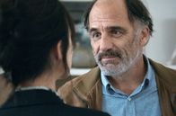 In Therapie – Der Prozess ist überstanden und Philippe (Frédéric Pierrot) ist optimistisch, doch Claires (Charlotte Gainsbourg) Strenge lässt ihn aufhorchen.