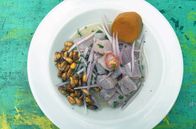 Küchen der Welt – Ceviche ist ein köstliches Fischgericht mit Limettensaft und Chili, das Elemente aus der peruanischen und der japanischen Esskultur vereint.