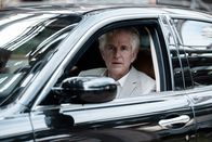 Retribution - Vergeltung – Matts Vorgesetzter Anders (Matthew Modine) besitzt einen Zugang zu einem millionenschweren Konto, auf das es Matts Erpresser abgesehen hat.