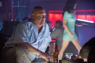 The Gambler – Wird Frank (John Goodman) dem skrupellosen Zocker Jim noch einmal Geld leihen und mitansehen, wie er sich zu Tode zockt?