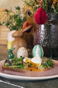 Zu Tisch mit Lucie - Kitchen Hacks – Eine Avocadostulle mit pochiertem Ei – perfekt für den Osterbrunch