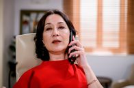 Sturm der Liebe – Sophia (Krista Birkner) bringt das Gutachten des Geologen auf eine Idee.