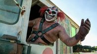 Twisted Metal – Sweet Tooth (Joe Seanoa) hat es auf John abgesehen – eine gnadenlose Verfolgungsjagd beginnt.