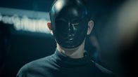 Stalk – Lux (Théo Fernandez) ist auf der Suche nach jemandem.