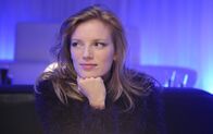 Splice - Das Genexperiment – Elsa (Sarah Polley) arbeitet an der Erzeugung neuer Lebewesen durch Spleißen von tierischem Erbgut.