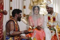 Reporter – Reporter Hindu-Priester in der Schweiz – Spagat zwischen Integration und Tradition Sasikumar vermählt ein Paar mit einer Hindu-Zeremonie. Copyright: SRF