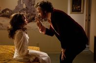 Lovelace – Chuck (Peter Sarsgaard) zwingt Linda (Amanda Seyfried), mit wichtigen Kunden zu schlafen.