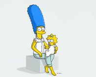 Die Simpsons – (20. Staffel) - Marge (l.) kümmert sich stets liebevoll um ihre jüngste Tochter Maggie (r.).