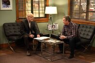 Last Man Standing – Ed (Hector Elizondo, l.); Mike Baxter (Tim Allen, r.)