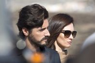 Tod in Sevilla – Kommissar Javier Falcón (Juan Diego Botto, l.) setzt alles daran, den Sohn seiner Freundin Consuelo (Paz Vega, r.) aus den Händen seiner Entführer zu befreien.
