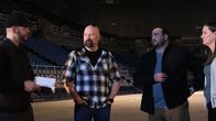 Ghost Hunters – Jason Hawes (2.v.l.) und Steve Gonsalves (l.) sind im Mississippi Coast Coliseum and Convention Center, um den Kunden Michelle und Bryan zu helfen, das Unerklärliche zu erklären.