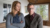 Die Chefin – Anne Bürger (Carin C. Tietze, l.) und Matthias Roth (Heiko Ruprecht, r.) scheinen sich vertraut zu sein.