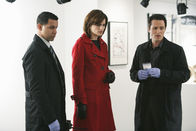 Castle – Javier Esposito (Jon Huertas, l.), Kate Beckett (Stana Katic, M.) und Kevin Ryan (Seamus Dever, r.) ermitteln in einem neuen Fall.