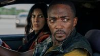 Twisted Metal – John (Anthony Mackie) und Quiet (Stephanie Beatriz) setzen ihre Fahrt nach San Francisco fort – doch Agent Stone lauert bereits mit neuen Hindernissen.