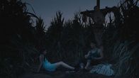 Scarecrows – v.li.: Ash (Hannah Gordon), Farbsie (Mike Taylor)