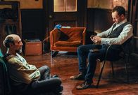 Elementary – Kann Daniel Gottlieb (F. Murray Abraham, l.) Sherlock Holmes (Jonny Lee Miller, r.) in seinem neuen Fall weiterhelfen?
