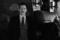 American Horror Story – (4. Staffel) - Welche Ziele verfolgt der hinterlistige Stanley (Denis O'Hare) wirklich?
