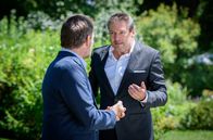 Sturm der Liebe – Markus‘ (Timo Ben Schöfer, l.) Wut wegen der Trennung trifft Christoph (Dieter Bach, r.).