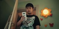 neoriginal: Doppelhaushälfte – Rocco (Hoang Minh Ha) beginnt, seine Erlebnisse mit der Kamera festzuhalten, um sich später daran zu erinnern.