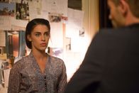Abattoir – Julia Talben (Jessica Lowndes, l.)
