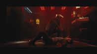 Killerman – Moe (Liam Hemsworth, l.); Baracuta (Mike Moh, r.)