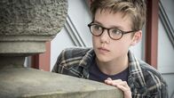 Die Pfefferkörner – Benny (Ruben Storck) beobachtet seinen Vater beim Freigang.