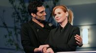 Chicago Med – Ruhiger Moment zu zweit: Dominic Rains als Dr. Crockett Marcel, Sarah Rafferty als Dr. Pamela Blake