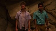 Corporate Animals – Aidan (Calum Worthy, l.); Freddie (Karan Soni, r.)