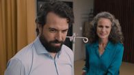 My Happy Ending – Dr. Hanson (Tom Cullen, l.); Julia (Andie MacDowell, r.)