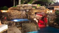 Die Beckenbauer - Pools der Superlative – Der neue Pool des Belsito bei Nacht.