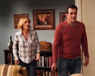Modern Family – Julie Bowen (Claire Dunphy), Ty Burrell (Phil Dunphy).