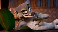King Julien – Karl, ein machtbesessener Fanaloka, erscheint und sieht in King Julien einen ebenbürtigen Feind. Um Julien von seinem Thron zu vertreiben, nimmt er Flora und Maurice gefangen.