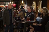 Last Man Standing – v.l.n.r.) Ed Alzate (Hector Elizondo); Mike Baxter (Tim Allen); Vanessa Baxter (Nancy Travis)