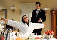 Sturm der Liebe – ARD STURM DER LIEBE FOLGE 1309 Uhr im ERSTEN. Jacob (Andreas Thiele, r.) freut sich mit der gut gelaunten Sybille (Julia Mitrici, l.) über deren gelungenen Abend mit Xaver.