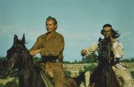 Winnetou II – Wieder einmal müssen Winnetou (Pierre Brice, r.) und sein Blutsbruder Old Shatterhand (Lex Barker, l.) ran: In einigen Gebieten kommt es zu Kämpfen zwischen Indianern und Weißen ...