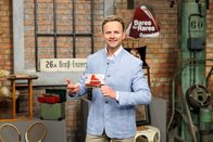 Bares für Rares Österreich – Portrait von Willi Gabalier während ServusTV´s "Bares für Rares Österreich" im "Bares für Rares Österreich Studio" in Wien Floridsdorf, Österreich am 29. Juni 2024.