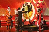 Die beste Show der Welt – Bingo mal anders: In diesem Spiel wird Joko (M.) kurzerhand zum Vehikel, um die Bingo-Zahlen zu bestimmen. Ob das für ihn wohl so spaßig wird, wie für alle anderen?