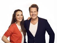Sommer bei uns – Moderatoren Sarah von Neuburg und Lars-Christian Karde