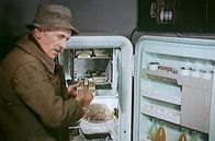 Mahlzeit! – Wieder mal zu viel eingekauft? Gut, dass es heute Kühlschränke gibt, denn Kälte verlangsamt die Vermehrung von lebensmittelzersetzenden Mikroorganismen.