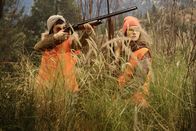Last Man Standing – Last Man Standing Das Wildrestaurant - Outdoor Man Grill Staffel 4, Episode 10 Heitere Fasanenjagd: Molly Ephraim als Mandy Baxter, Kaitlyn Dever als Eve Baxter