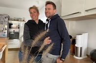Wir werden Camper! – Svenja (l) und Jan Krüger in ihrer Küche in Viersen.