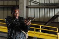 24: Legacy – Gerade zurück von einer geheimen lebensgefährlichen Mission, muss Carter (Corey Hawkins) wieder um sein Leben fürchten: Die Anhänger eines während seines Einsatzes getöteten Anführers wollen Rache ...