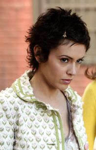 Charmed - Zauberhafte Hexen – Phoebe (Alyssa Milano) kommt auf den Gedanken, dass Leo und Piper sich im Limbus befinden könnten, der Ebene, die Verstorbene als erstes erreichen, bevor sie den nächsten Schritt auf dem Weg ins Jenseits machen ...