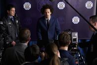 Man Seeking Woman – Mike (Eric Andre, Mitte)
