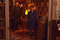 The Strain – Fet (Kevin Durand, l.) und Nora (Mía Maestro, r.) unterstützen Abraham bei der Suche nach dem Occido Lumen, während Palmer Coco anfleht zu ihm zurück zu kommen ...