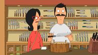 Bob's Burgers – Linda (l.) ist geschockt, als sie erkennt, dass Bob (r.) von seinem neu gekauften Messer wie besessen ist ...