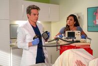 Modern Family – Greg Rikaart (TV Doctor), October Gonzalez (TV Krankenschwester).