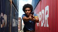 Deadly Tropics – Aurélien Charlery (Julien Béramis) versucht, seine Kollegin zu retten. Diese ist bei einem Einsatz spurlos verschwunden. Kann Aurélien sie finden?